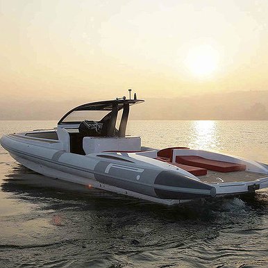 PIRELLI PZERO di Lizard Boats a Ibiza