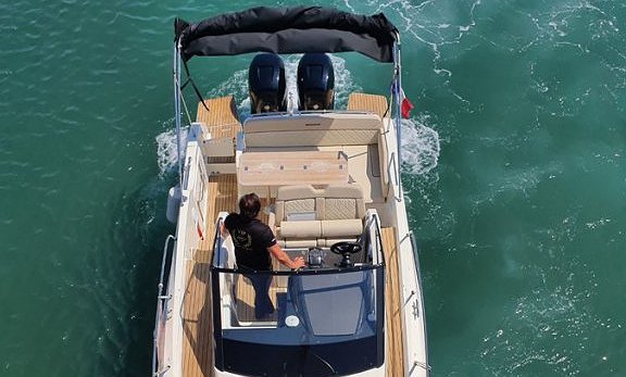 QUICKSILVER 875NSUNDECK de Lizard Boats en Ibiza