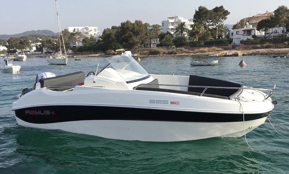 REMUS 525 di Lizard Boats a Ibiza