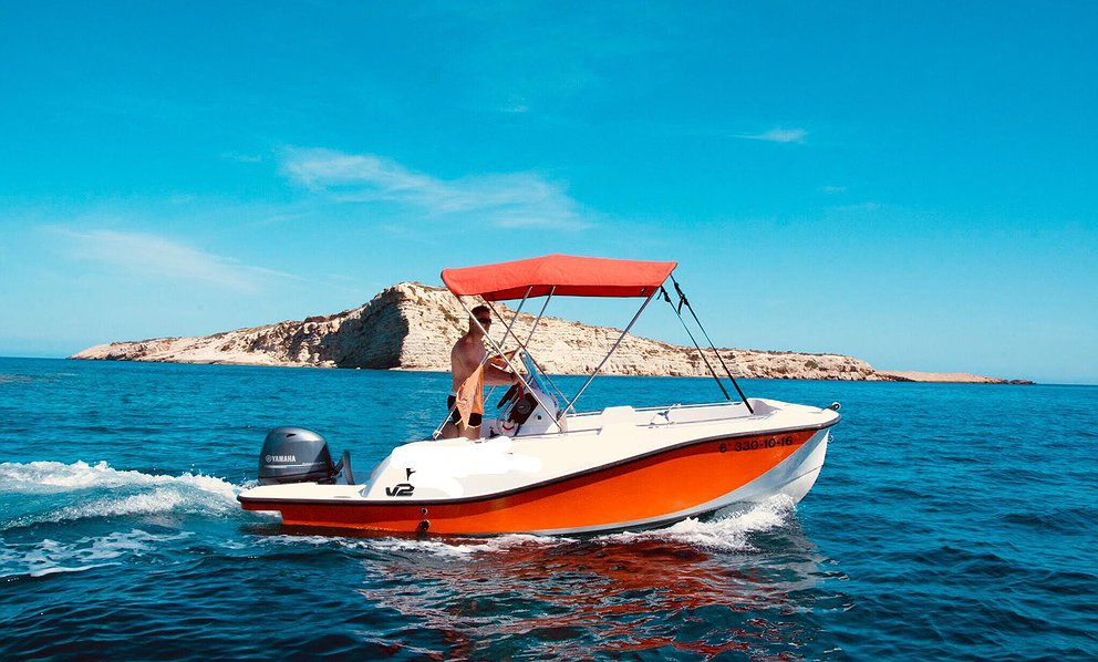 V2 5.0 di Lizard Boats a Ibiza