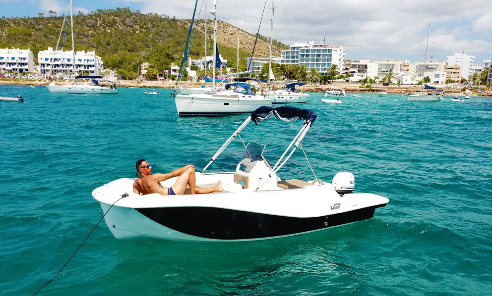 V2 5.0 di Lizard Boats a Ibiza