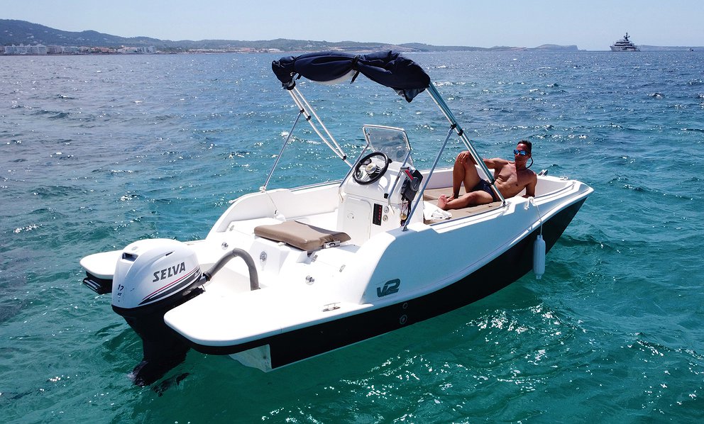 V2 5.0 di Lizard Boats a Ibiza