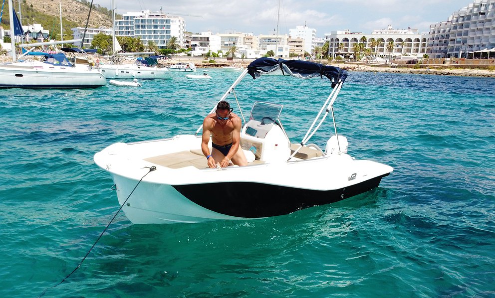 V2 5.0 di Lizard Boats a Ibiza