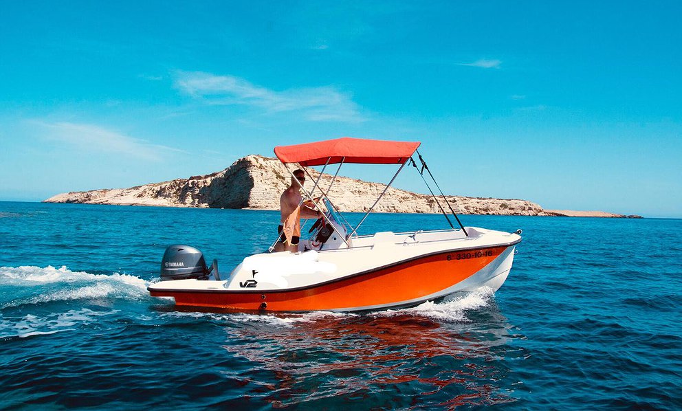 V2 5.0 di Lizard Boats a Ibiza